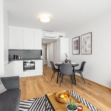Stylish - Free Parking, Cinema, By Gravity Apartment *