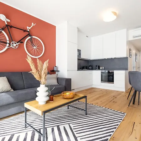 Stylish - Free Parking, Cinema, By Gravity *