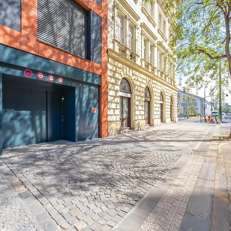 Stylish - Free Parking, Cinema, By Gravity *