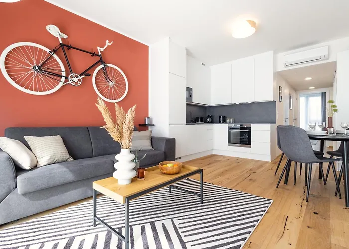 Stylish - Free Parking, Cinema, By Gravity *