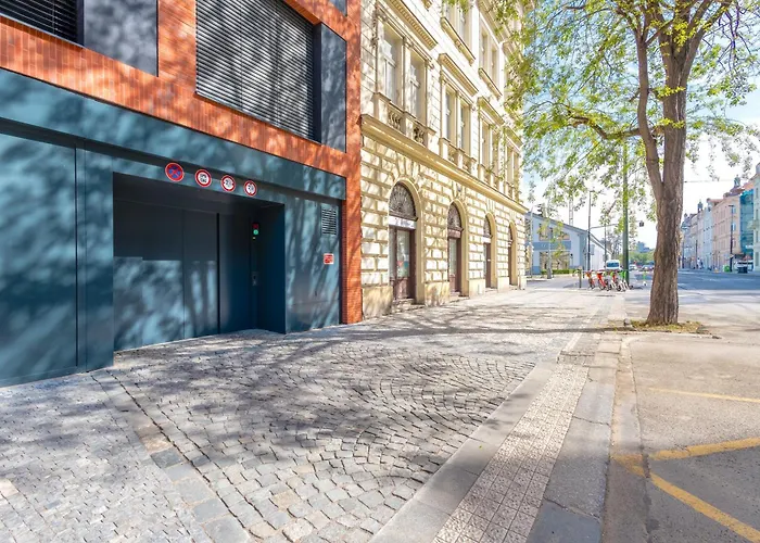 Stylish - Free Parking, Cinema, By Gravity *