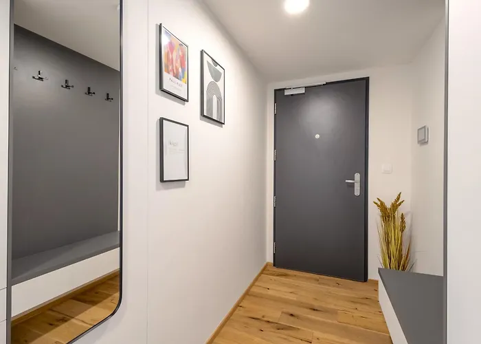 Stylish - Free Parking, Cinema, By Gravity